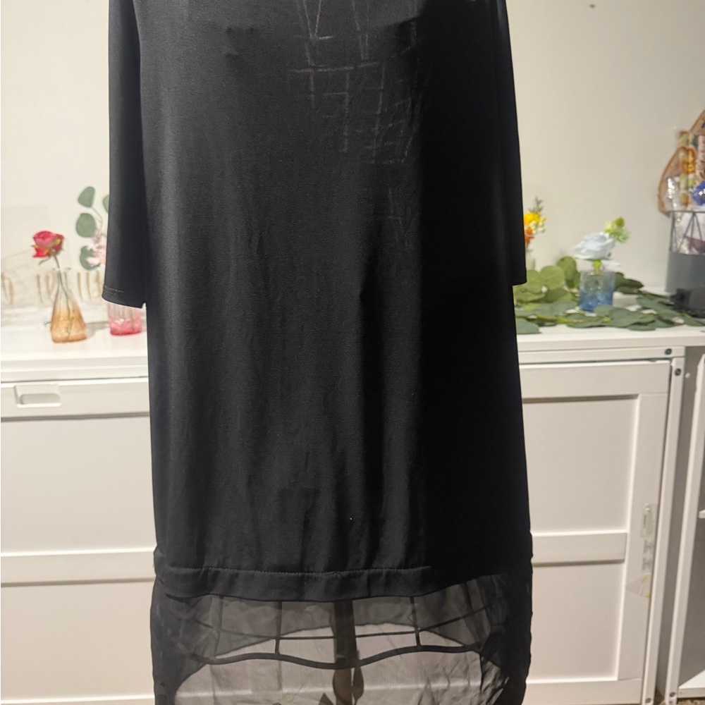 Black Sheer-Hem Tunic Top - Versatile Women's Layering Piece
